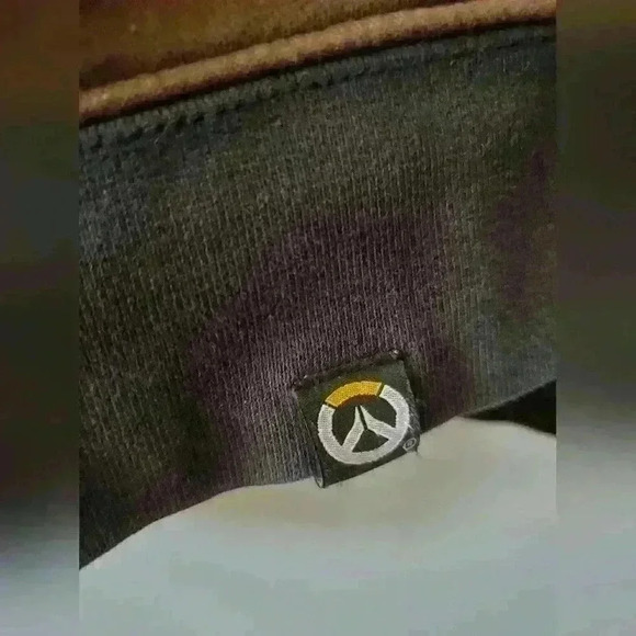 OVERWATCH sweatshirt by Blizzard entertainment.  Size men's medium. - Picture 2 of 9